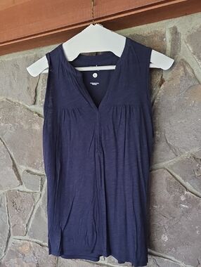 Indigo Sleeveless V-Neck Tank Top in Navy